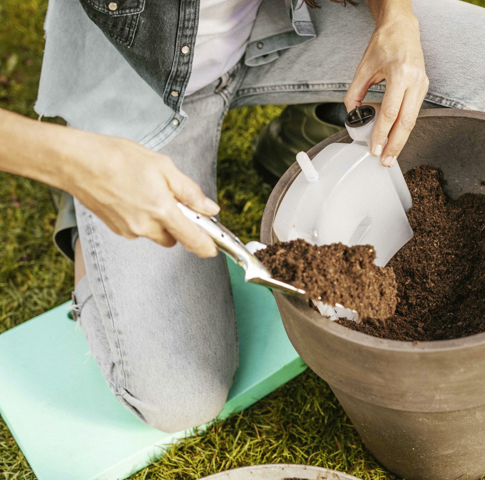 Knee pillow for gardening - keeps you dry, warm and is easy on the joints